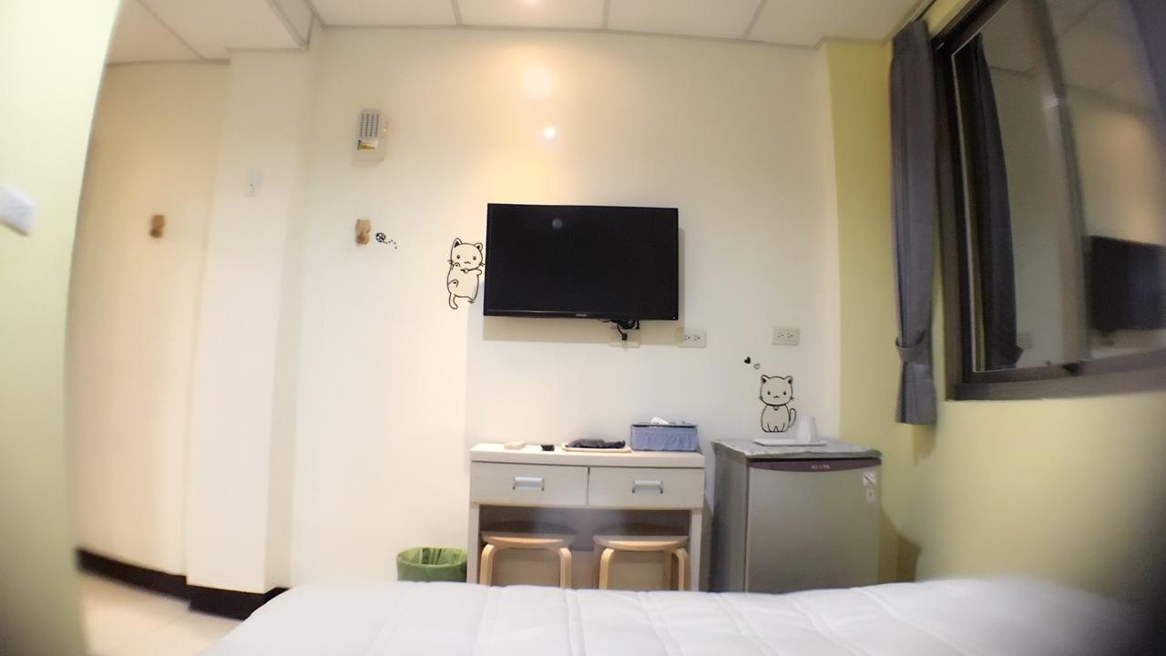 HFun Hotel Kaohsiung Extérieur photo