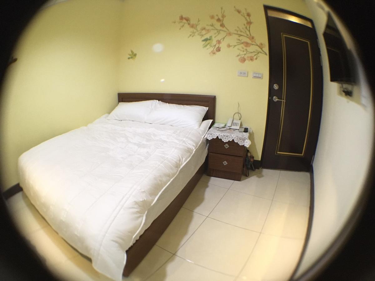 HFun Hotel Kaohsiung Extérieur photo