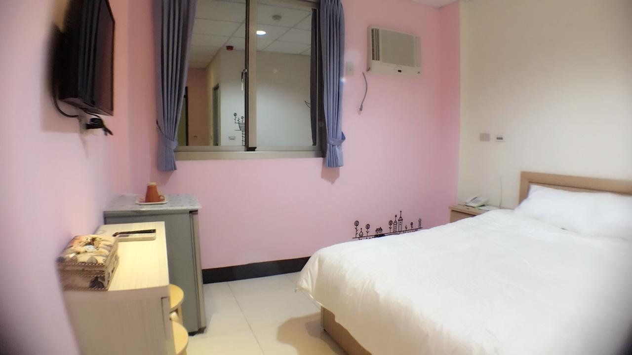 HFun Hotel Kaohsiung Extérieur photo